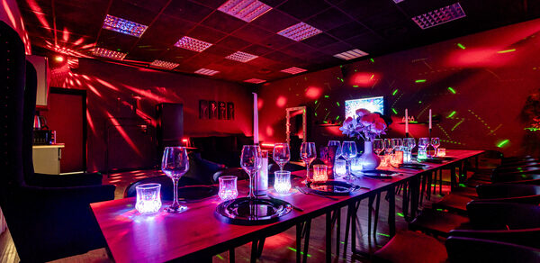 Стильный черный лофт с Алисой