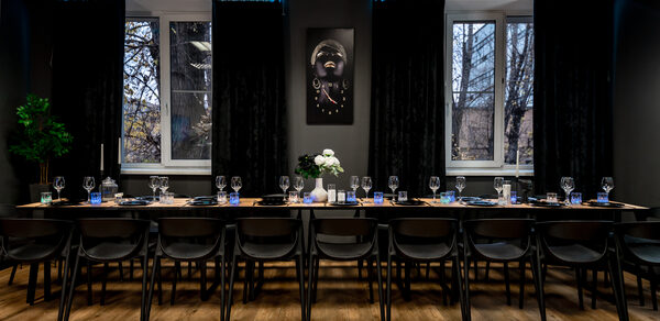 Стильный черный лофт с Алисой