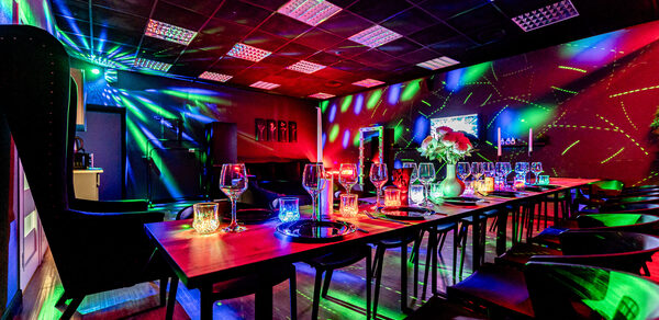 Стильный черный лофт с Алисой