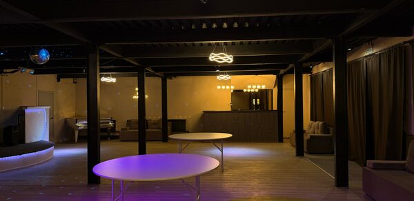 Maybe Loft. Зал Moment