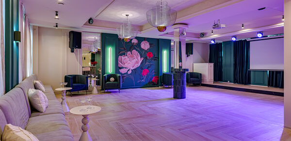 Лофт Флоу - цветочный зал в классическом стиле