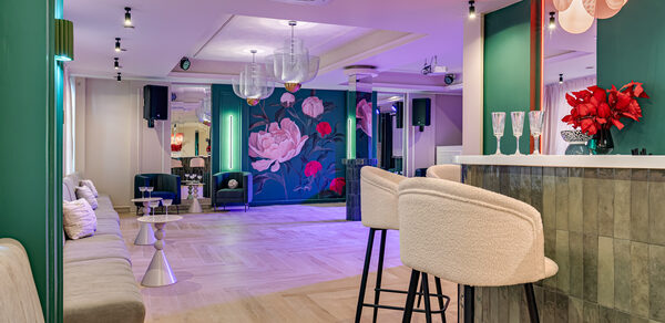 Лофт Флоу - цветочный зал в классическом стиле