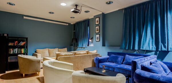 Time Club Камин. Кинозал