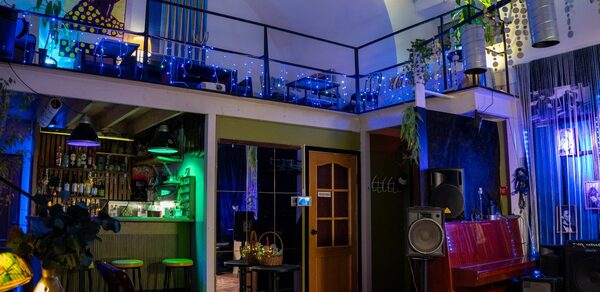 Mouse fuss. Лофт арт-хаус со сценой и террасой 