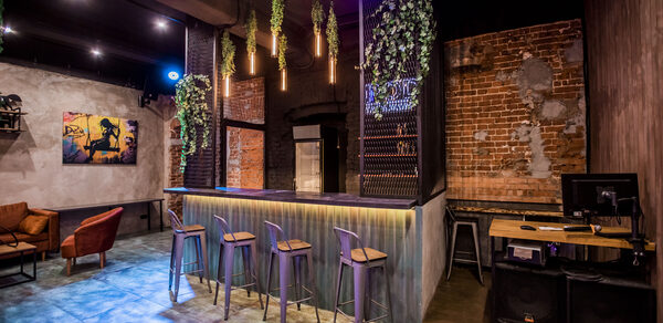 Дизайнерский лофт с неоном