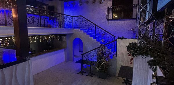 Двухуровневый VERO_LOFT «все включено» с караоке и диджеем