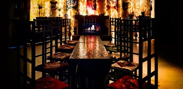 Каминный зал с балконом на Невский проспект