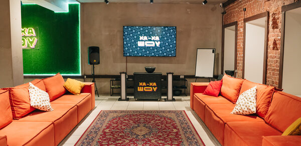 ХА-ХА ШОУ Лофт. Зал с двумя зонами
