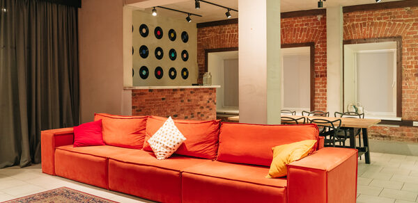 ХА-ХА ШОУ Лофт. Зал с двумя зонами