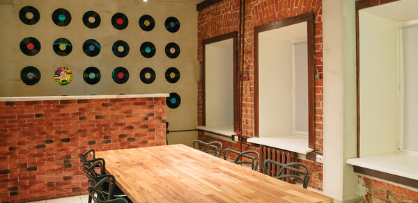 ХА-ХА ШОУ Лофт. Зал с двумя зонами