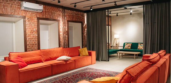 ХА-ХА ШОУ Лофт. Зал с двумя зонами