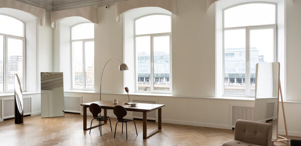 Statement. Особняк XIX века с лепниной и каминами