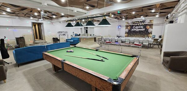 Караоке-лофт с бильярдом