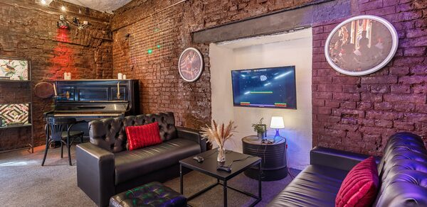 Исторический лофт эпохи Российской Империи с летней верандой