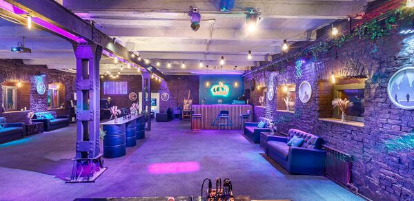 Исторический лофт эпохи Российской Империи с летней верандой