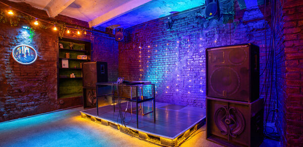 Исторический лофт эпохи Российской Империи с летней верандой