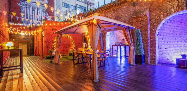 Исторический лофт эпохи Российской Империи с летней верандой