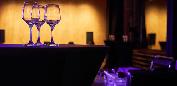 Большой стильный лофт с панорамными окнами