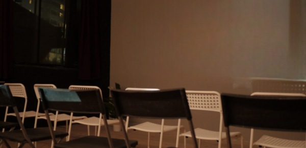 Лофт с экраном во всю стену