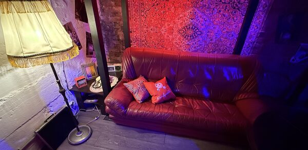 Лофт ИЗНАНКА. Зал ЛИХИЕ 90-е