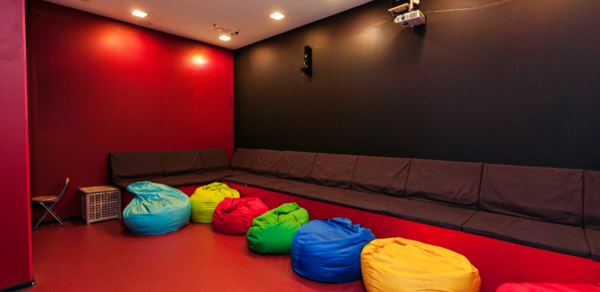 Кинокомната в анти-кафе