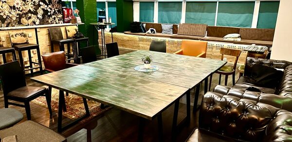 Лофт для вечеринок с коктейльным баром 