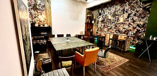 Лофт для вечеринок с коктейльным баром 