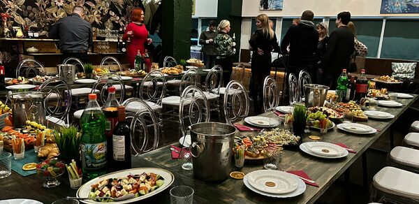 Лофт для вечеринок с коктейльным баром 