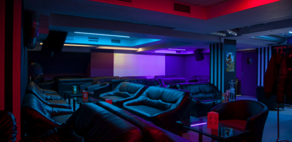 F-Lounge Лофт с кальянами и диванами