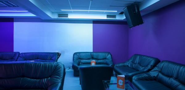 F-Lounge Лофт с кальянами и диванами