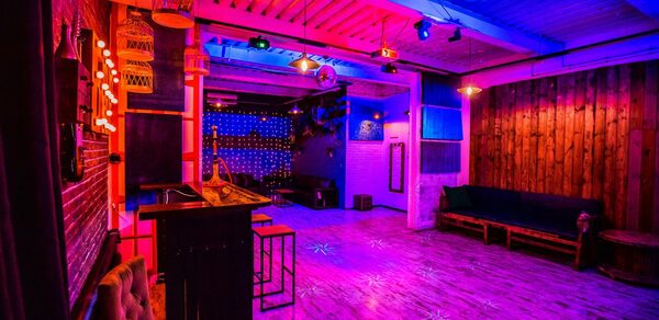 Лофт Комод. Уютный лофт со сценой, караоке и барбекю