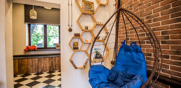 Лофт Комод. Уютный лофт со сценой, караоке и барбекю