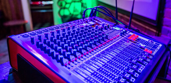 Лофт Комод. Уютный лофт со сценой, караоке и барбекю