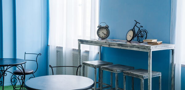 Воздушный и светлый зал в прованском стиле