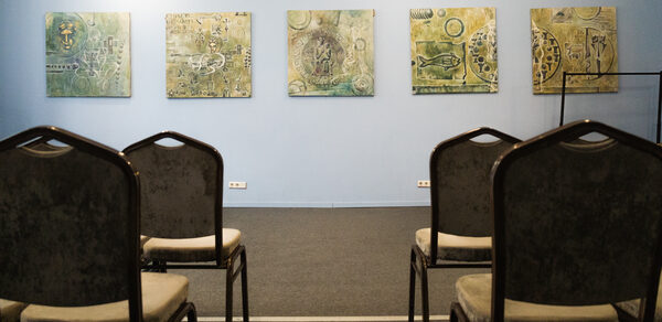 Воздушный и светлый зал в прованском стиле