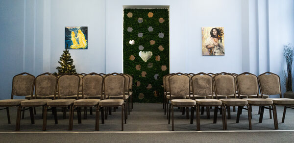 Воздушный и светлый зал в прованском стиле