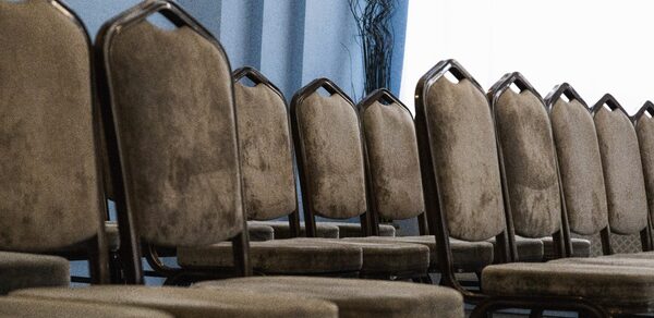 Воздушный и светлый зал в прованском стиле