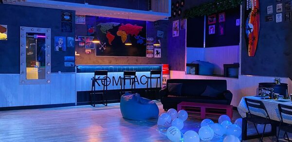 Уютный лофт в строгих тонах