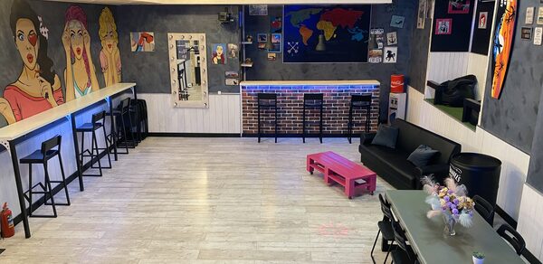 Уютный лофт в строгих тонах