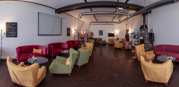 Лофт с уютными креслами