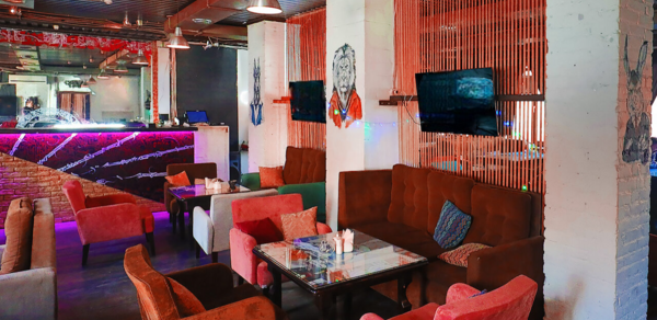 Лофт в белом кирпиче с вип-комнатой