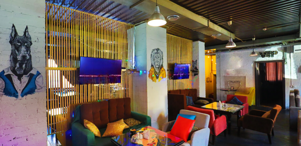 Лофт в белом кирпиче с вип-комнатой