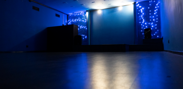 Лофт с большим танцполом и лаунж зоной