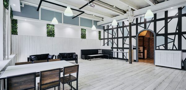 Компас. Белый лофт