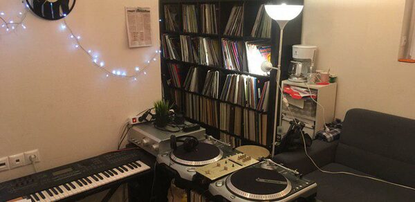 Лофт для репетиций с музыкальными инструментами