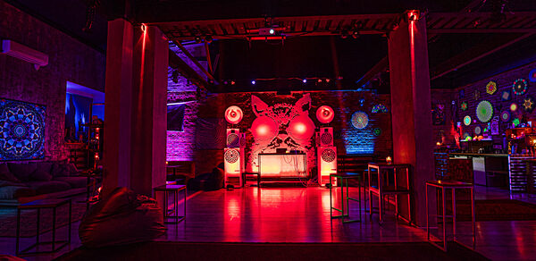 Стильный лофт с клубным звуком