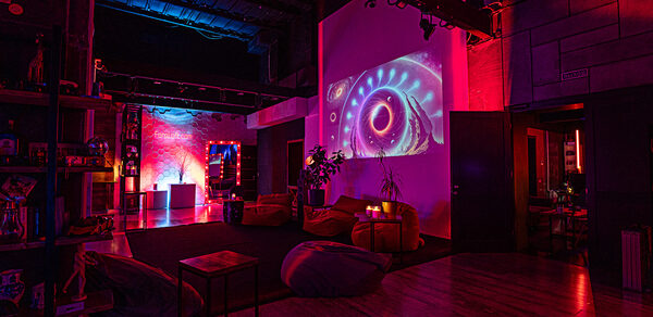 Стильный лофт с клубным звуком