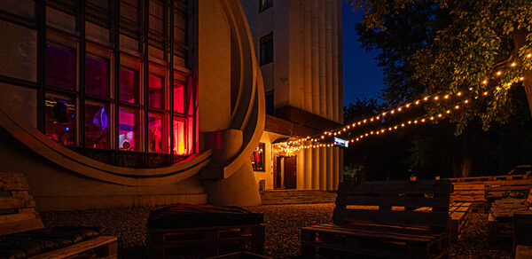 Стильный лофт с клубным звуком