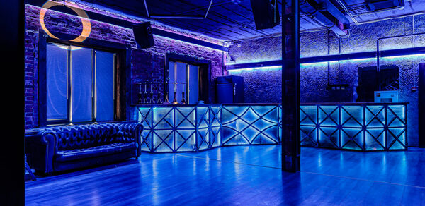 Space Loft Лофт-пространство с неоновой подсветкой