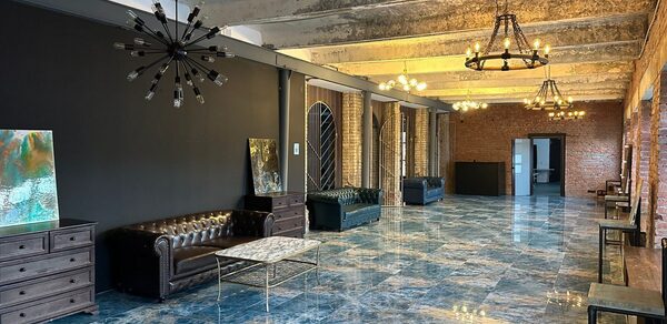 Portal Hall. Двухэтажный стилизованный лофт